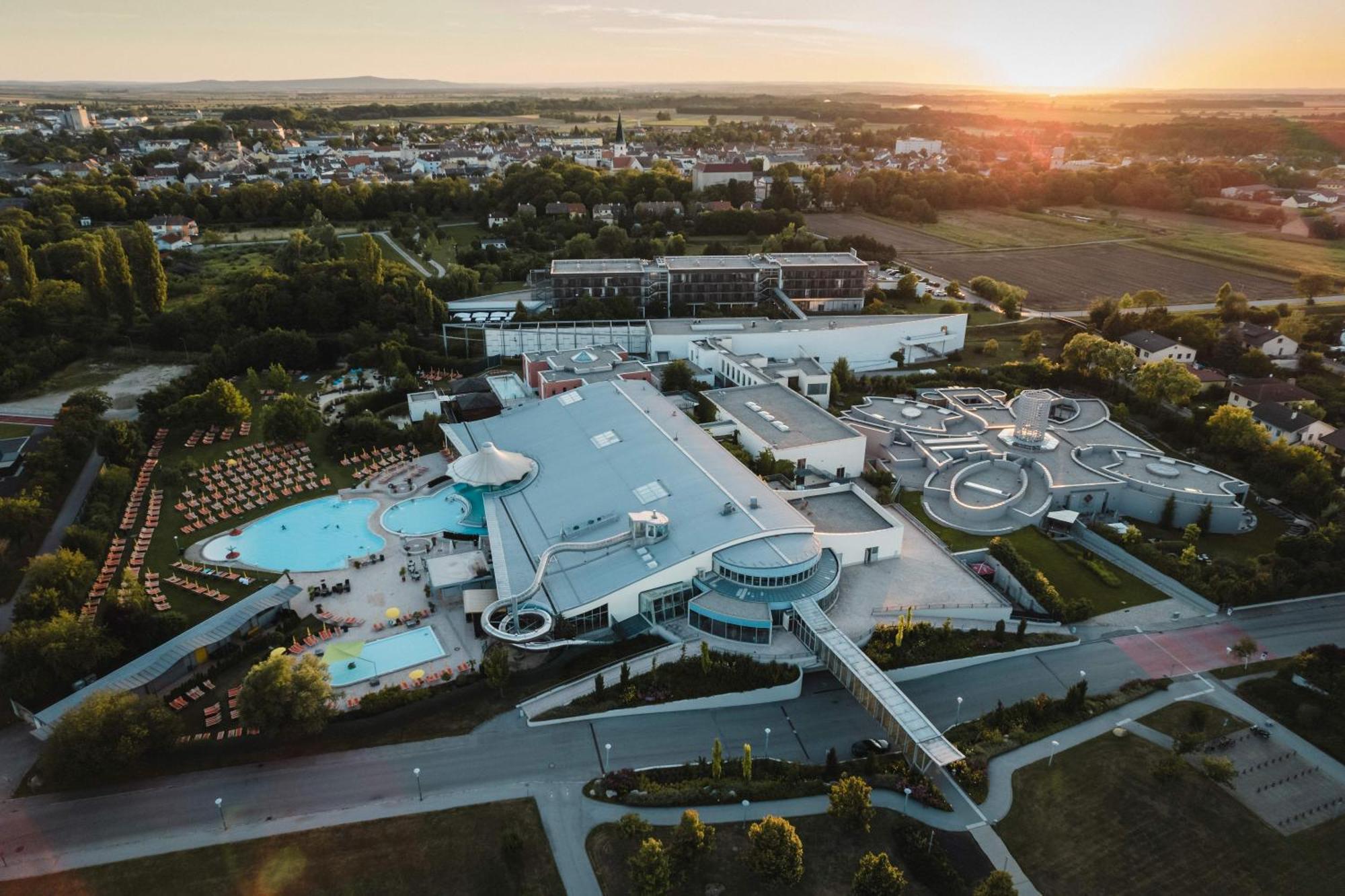 Therme Laa - & Silent Hotel